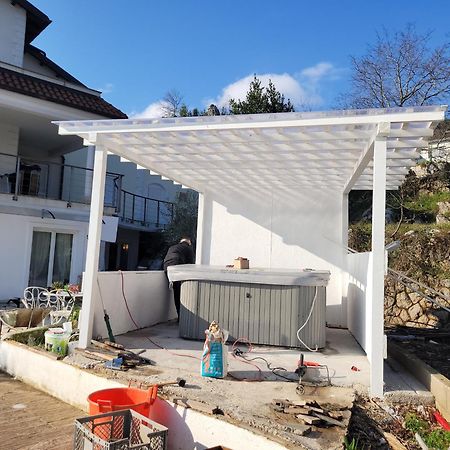 Apartments Chiara Mit Meerblick Und Pool Und Jacuzzi Lovran Exterior foto