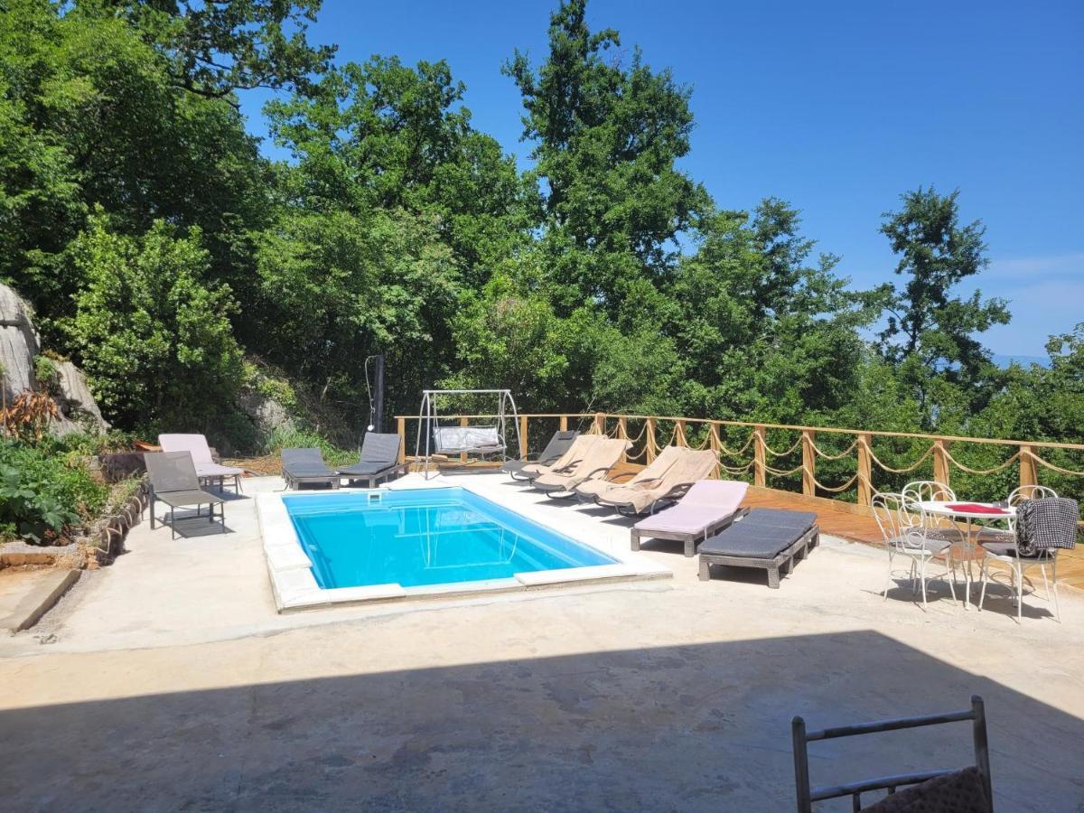 Apartments Chiara Mit Meerblick Und Pool Und Jacuzzi Lovran Exterior foto