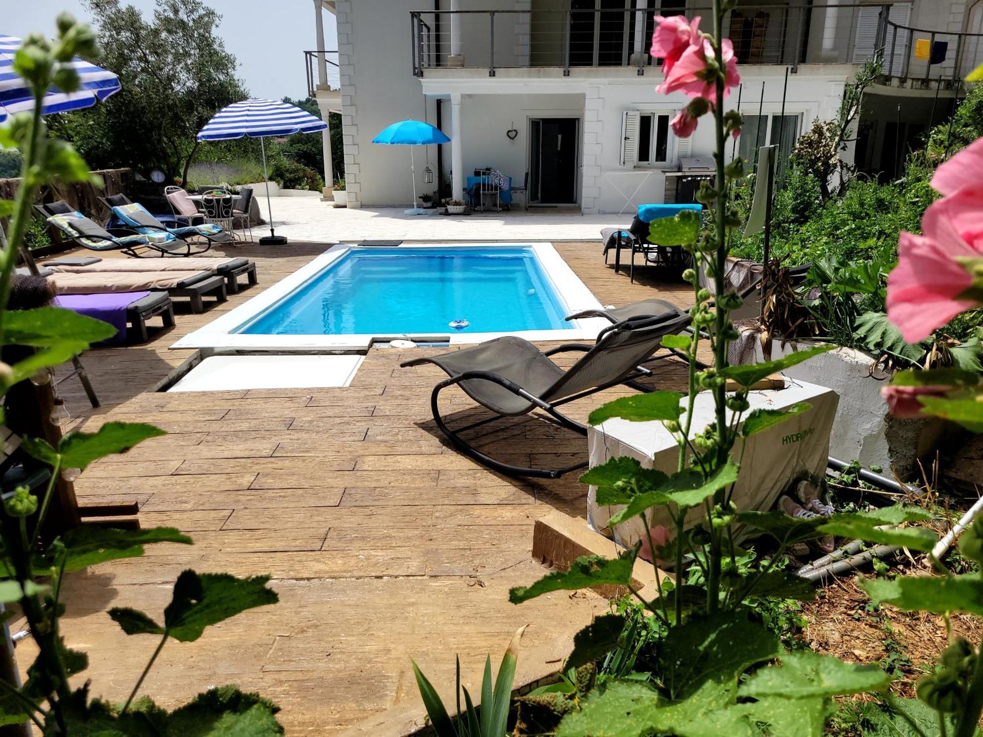 Apartments Chiara Mit Meerblick Und Pool Und Jacuzzi Lovran Exterior foto