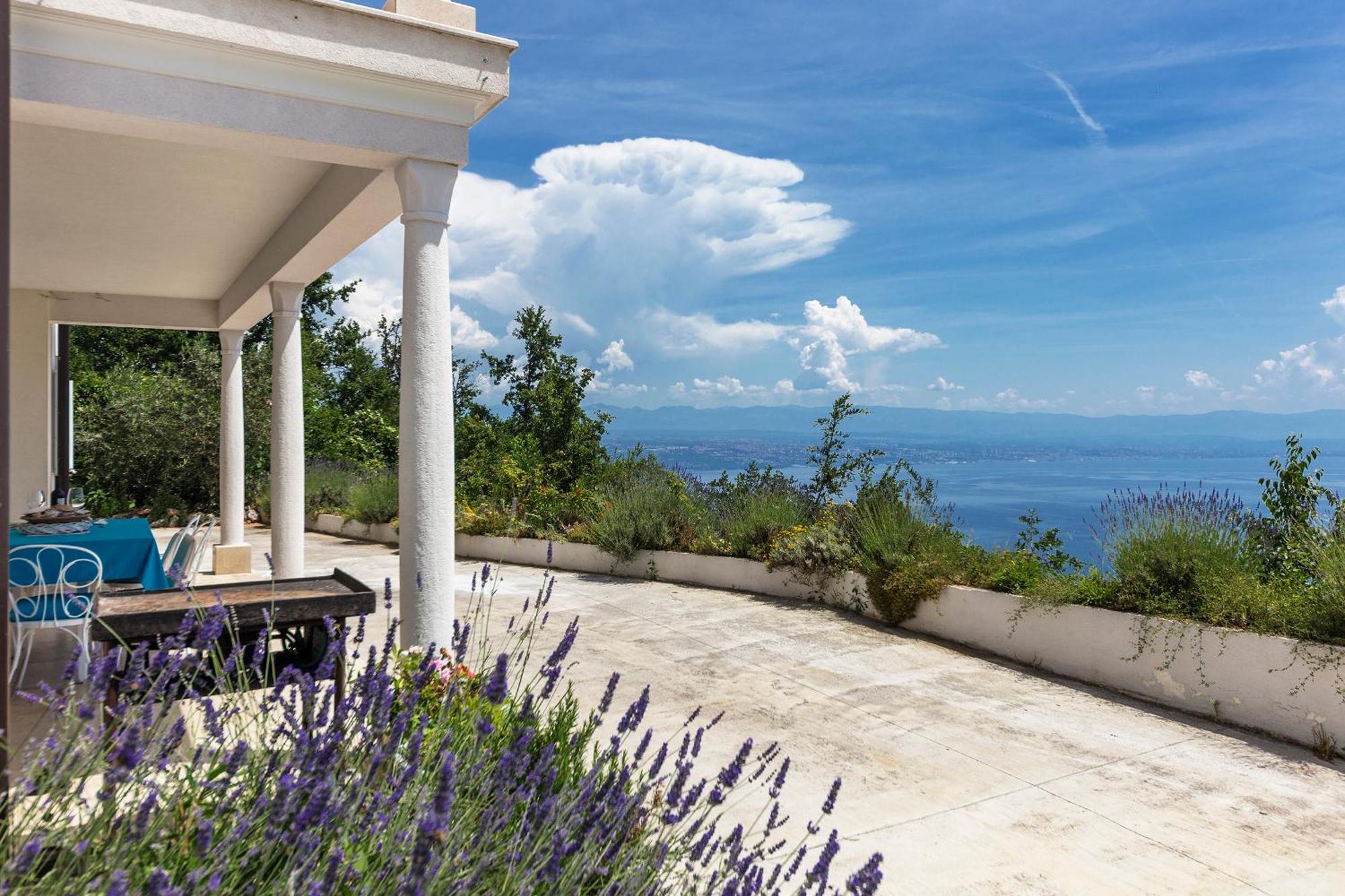 Apartments Chiara Mit Meerblick Und Pool Und Jacuzzi Lovran Exterior foto
