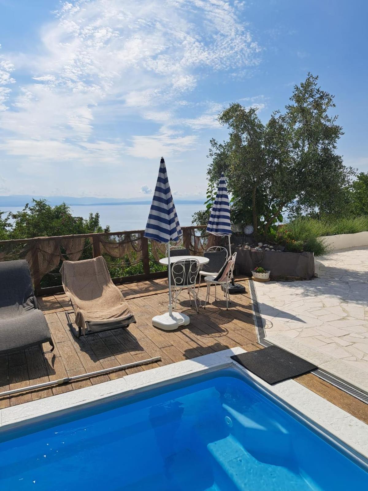 Apartments Chiara Mit Meerblick Und Pool Und Jacuzzi Lovran Cameră foto