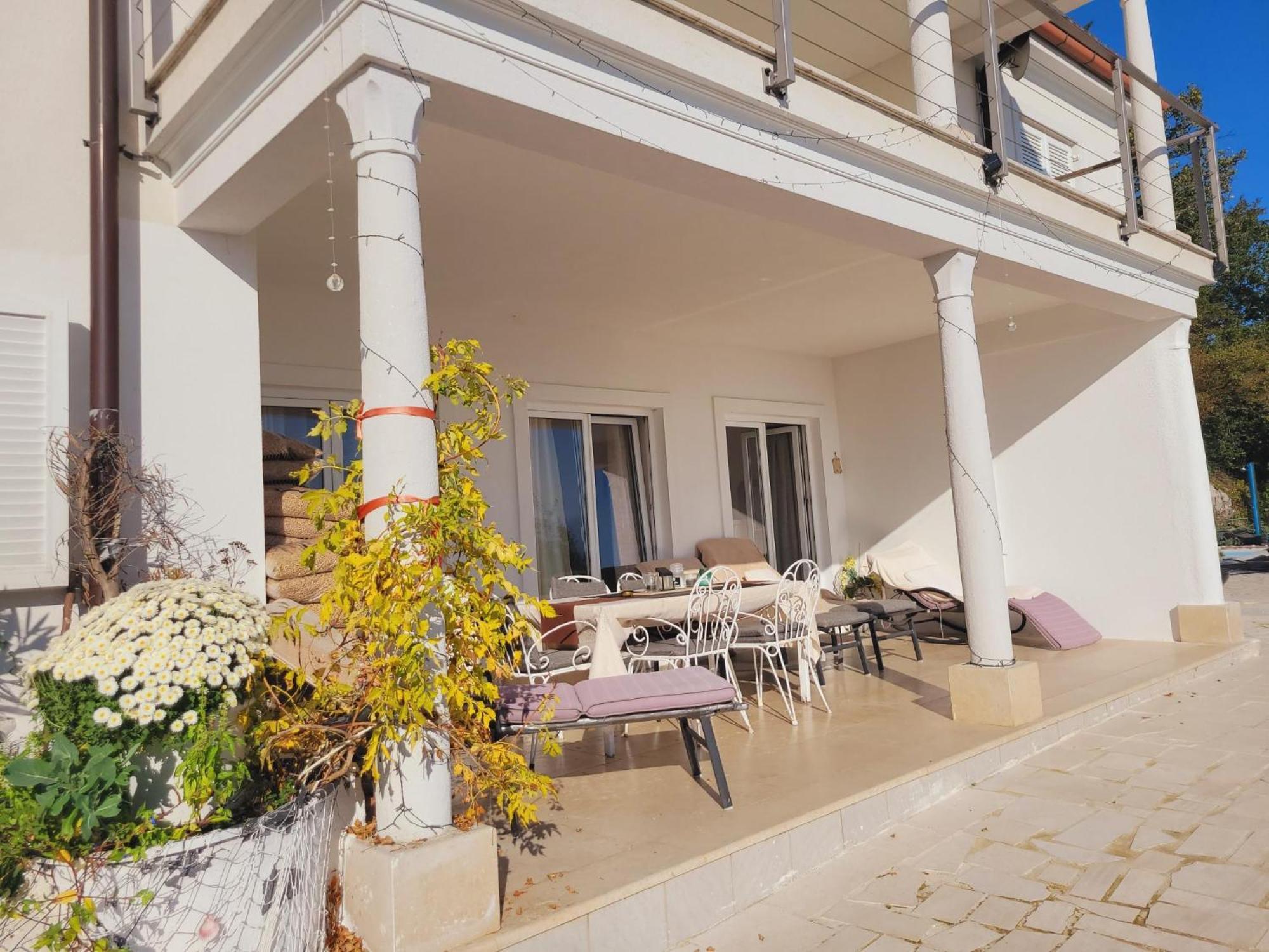 Apartments Chiara Mit Meerblick Und Pool Und Jacuzzi Lovran Exterior foto
